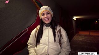Crutches-Free Hottest Babe Rides Reverse Cowgirl On A Sex Machine