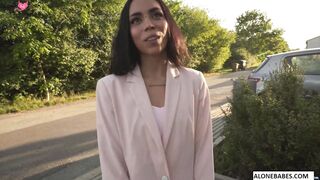 Columbiana's Cutie Pies - Colombian Babe Shakes Her Booty in Rhythm