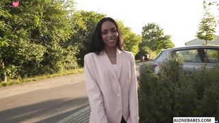 Columbiana's Cutie Pies - Colombian Babe Shakes Her Booty in Rhythm