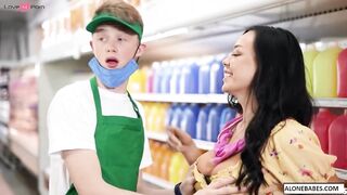 Sexy Babe Gives A Wild Ride In The Grocery Store