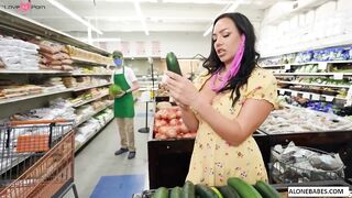 Sexy Babe Gives A Wild Ride In The Grocery Store