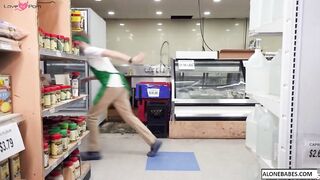 Sexy Babe Gives A Wild Ride In The Grocery Store
