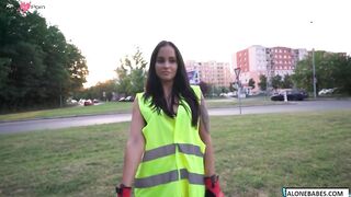 Woods-Loving Babe Gets Dirty With A Stranger And End Up In Her Ass