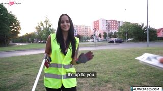 Woods-Loving Babe Gets Dirty With A Stranger And End Up In Her Ass