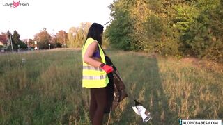 Woods-Loving Babe Gets Dirty With A Stranger And End Up In Her Ass