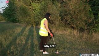 Woods-Loving Babe Gets Dirty With A Stranger And End Up In Her Ass