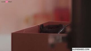 Hot MILF Gives Her Husband A Surprise Blowjob And Rides His Big Dick Until He Explodes In Her Pussy