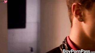 Anal-Lover's Paradise: Gay Twink Gets Fucked Hard By Hunk Stud