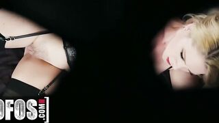 Hot milf (Lisey Sweet) Loves Some Light Fetish Before A