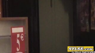 two Salopes sucent au cinema outdoor