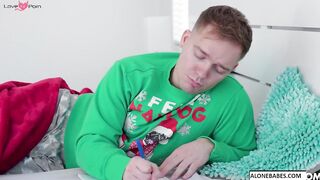 Xmas Cheer! Santa's Elf Gives Mrs Claus A Ride On His Lap - PornPros