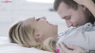 Blondie's Homecoming - Big Dick Surprise For Hot Babe Aj Applegate