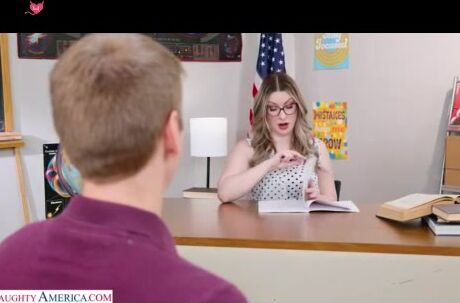 Professor's Petite Student Learns Pussytastic Lessons