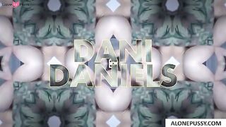 Threesome Frenzy - Dani Daniels Nikkie Benz & Friends Share Facial