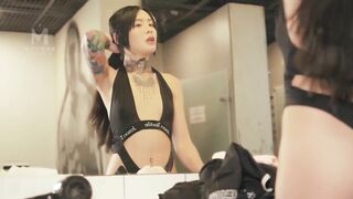 Ai Qiu - The wretched man hiding into the gym