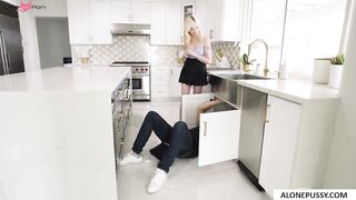 Lexi Lores' Pipe Cleaning Service - POV Blowjob & Facial