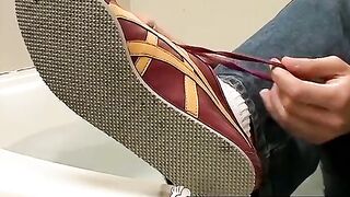 Sexually-Confident Stud Loves His Own Toes And Jerking Off Noise