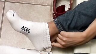 Sexually-Confident Stud Loves His Own Toes And Jerking Off Noise