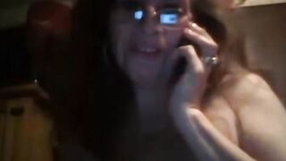 MILF webcam mom shares her body with you in real time
