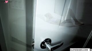 Chloe Rose Uncovers Mysterious Keychain Secrets - Erotic Adventure