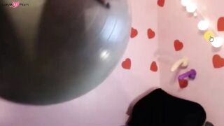 Curvy Chubby Girl's Ass Shaking Ride on Dildo