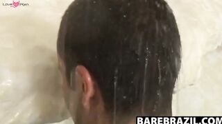Muscular Hunk Rogeer Flexes His Way to Gloryhole