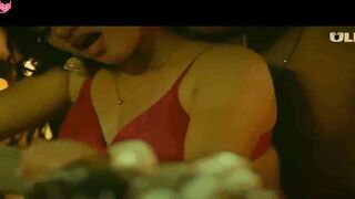 Indian Desi Girl's Hot Dance Off - Bollywood Style