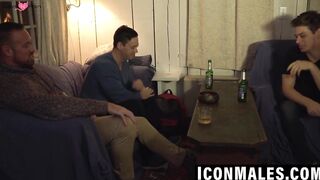 Raw Muscle Hunk Roughly Fucks Older Daddy's Ass - GayMuscles4Men