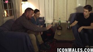 Raw Muscle Hunk Roughly Fucks Older Daddy's Ass - GayMuscles4Men