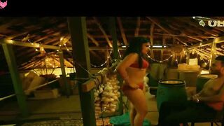 Indian Desi Girl's Hot Dance-Off with Sexy Bollywood Music