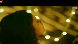 Indian Desi Girl's Hot Dance-Off with Sexy Bollywood Music