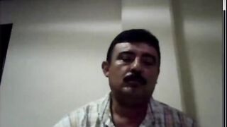 Bigote Maduro: Oso Amateur