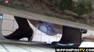 Golden streams from these girls peeing look hot and tempting