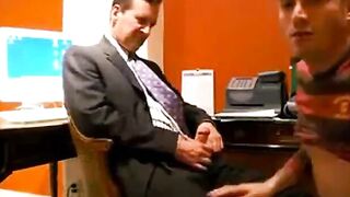 Big-Cock Daddy Blows His Male Secretary