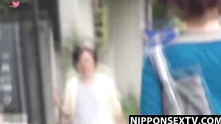 Peeping grabs Japanese girls skirt lifted by gusty breeze
