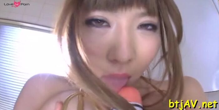 Hot Asian slut has naughty fun