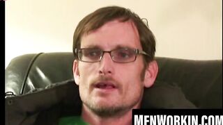 Glasses wearing dude jerks off for our pleasure