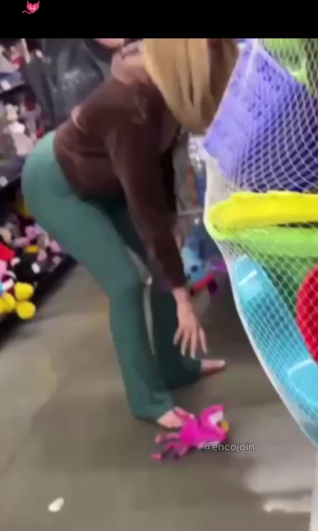 girl with big butt in supermarket