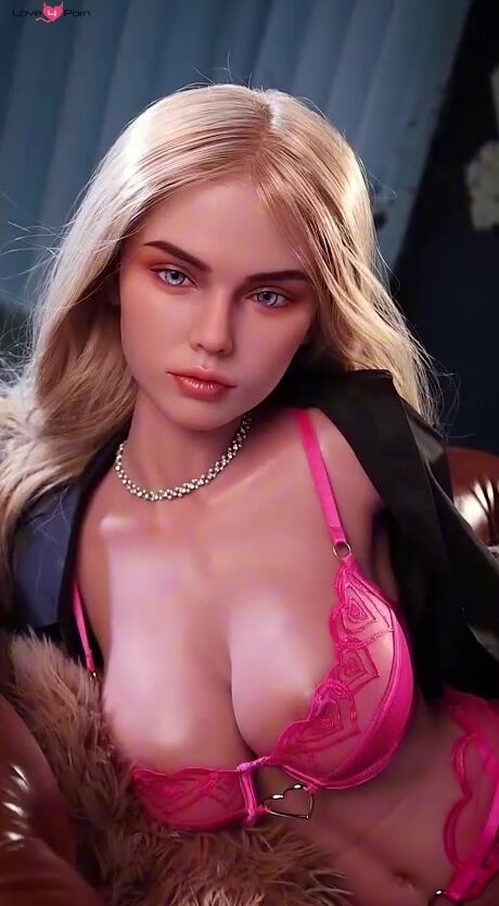 Yeloly EVA — Every touch of peachy pink is irresistibly sweet.
