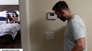 penny barber wants the married ac repair man to check her temperature_1