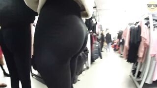 Candid 19 Yo with Huge Ass in Leggings