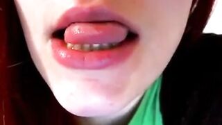 Amateur Babe Shows Off Her Perfect Body And Masturbates For Viewers