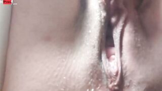 Close-Up Webcam: Rubbing and Fingering to the Cervix