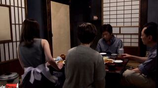 Noite Tropical: Cena One com Japonesa de Seios Grandes