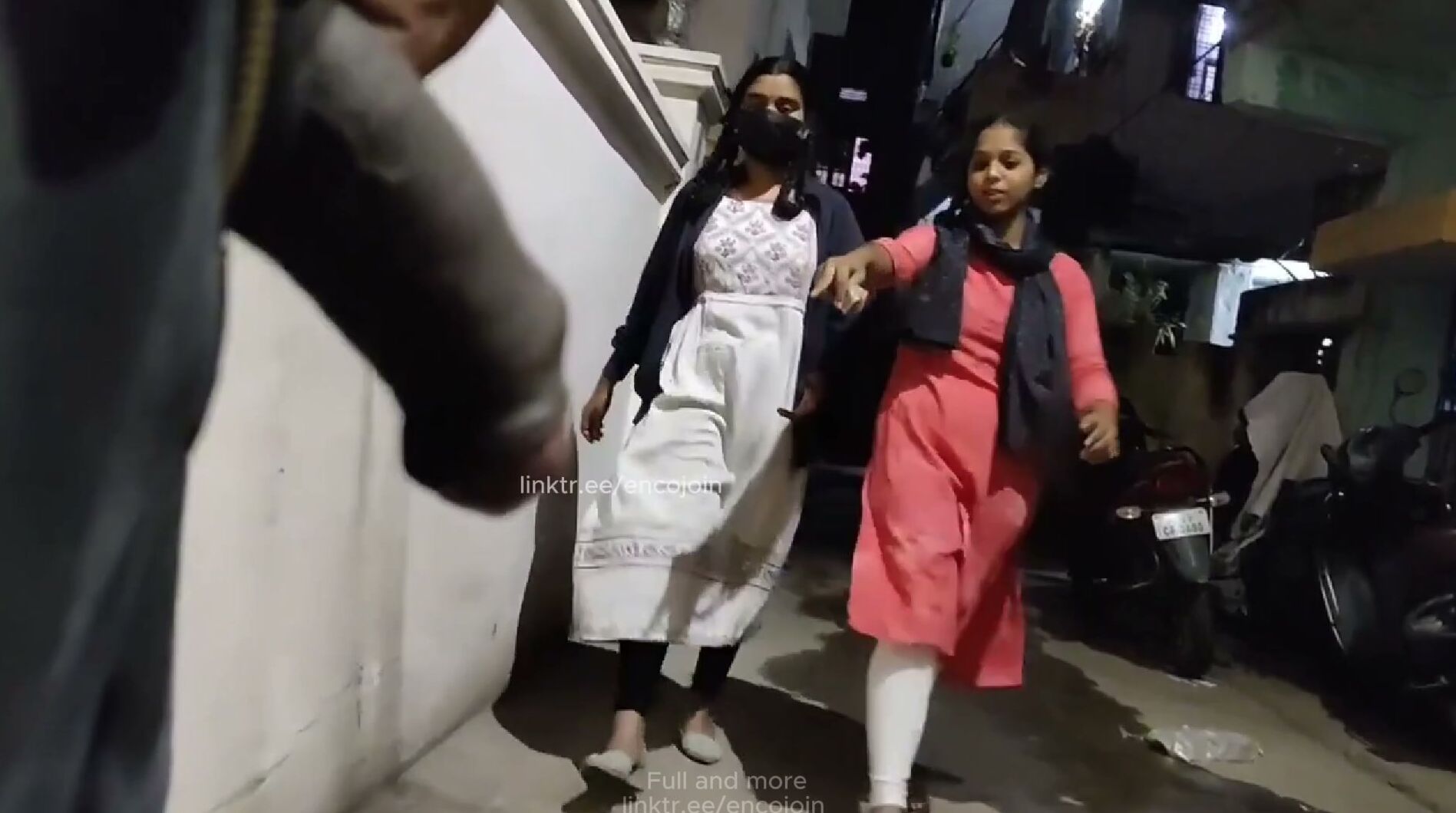 Candid Encoxada Flashing and Cum Session