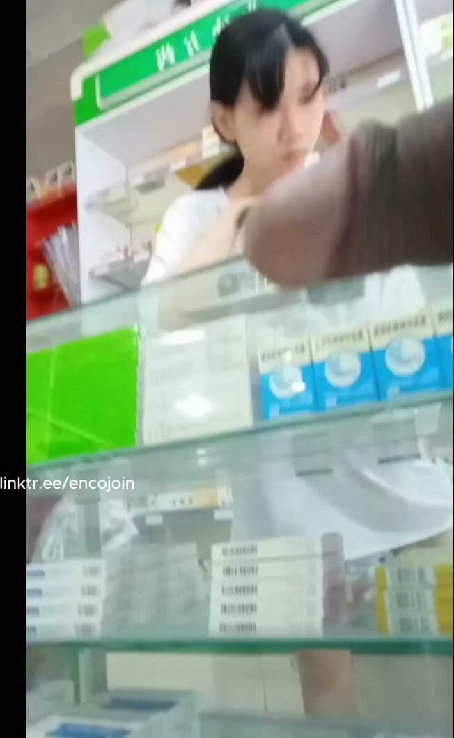 Encoxada Dickflash: Candid BBW Grope