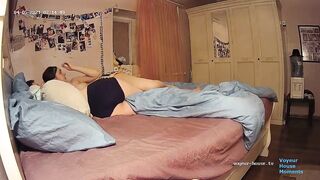 Nina Kira dans la chambre