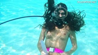 Nora Shmandora underwater toy action