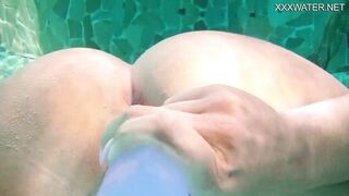 Nora Shmandora underwater toy action