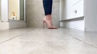 Louboutin So Kate Naked